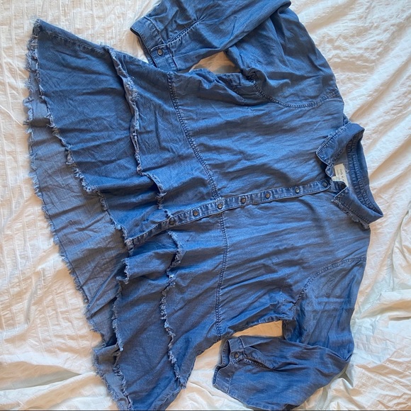 Cloth & Stone | Chambray Ruffled Top D254 - Picture 9 of 13